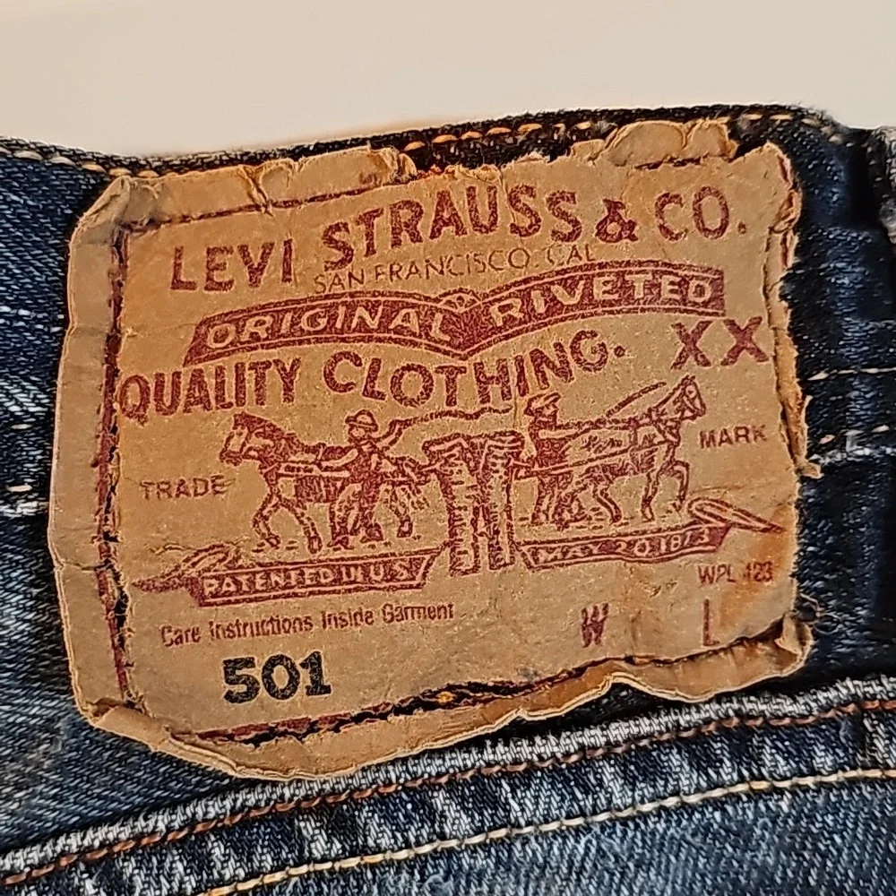 VTG Levi's 501 Cutoffs Shorts Jorts Mid-Rise Whiskering Medium Wash Raw Hem 29